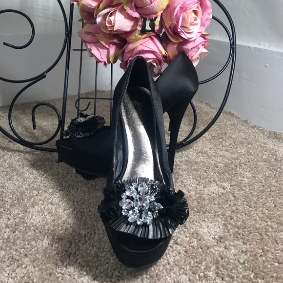 ☀️End of summer sale☀️ Zigi Soho satin heels - Picture 6 of 6